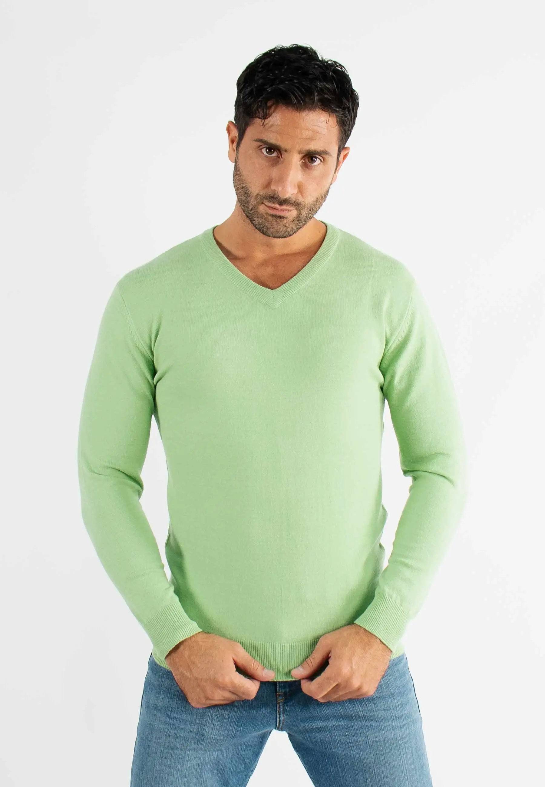 Pull col V vert en cashemere unicolore