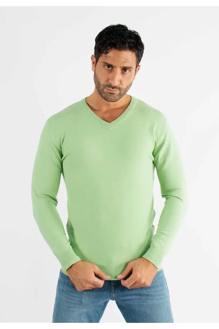 Pull col V vert en cashemere unicolore