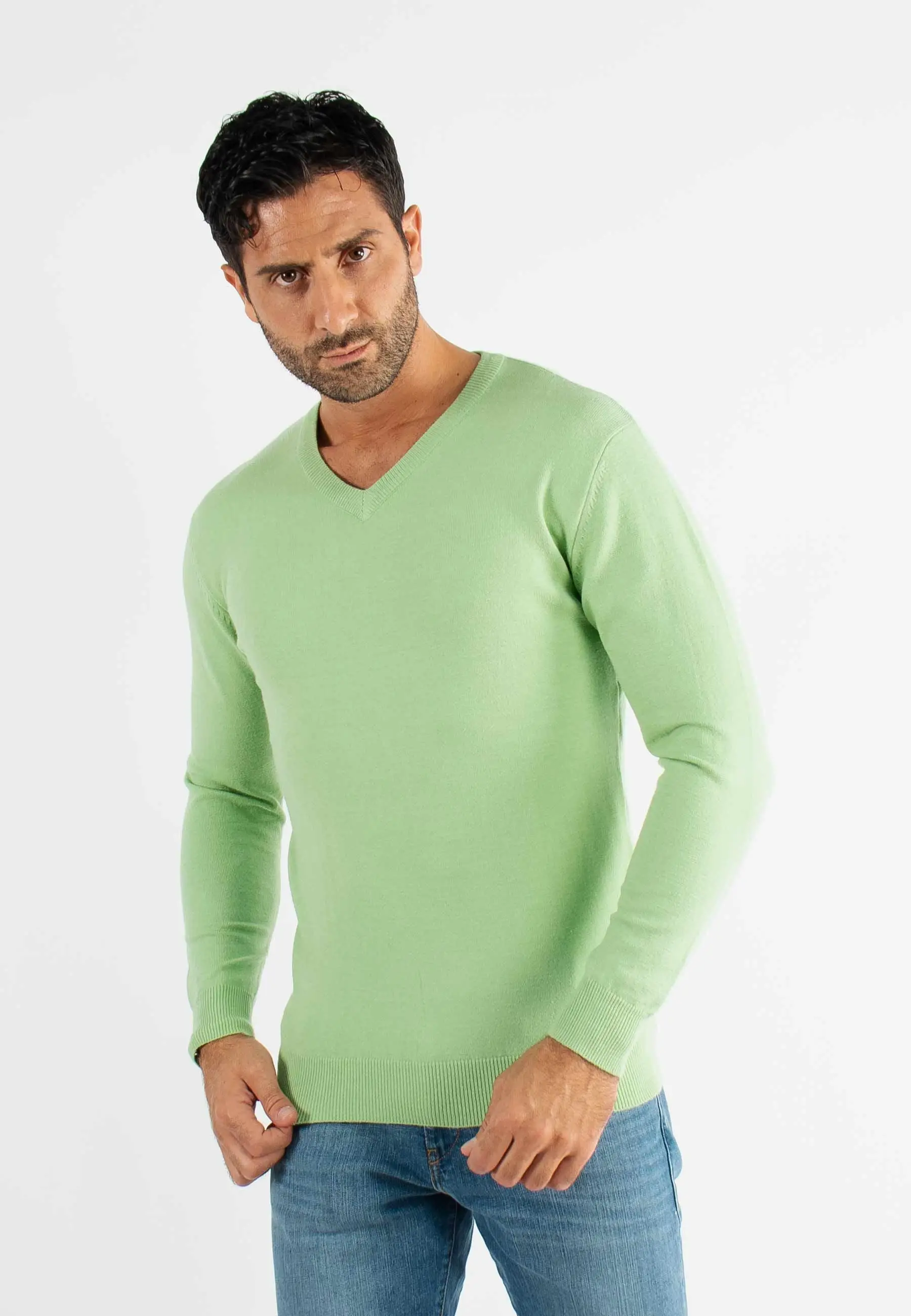 Pull col V vert en cashemere unicolore
