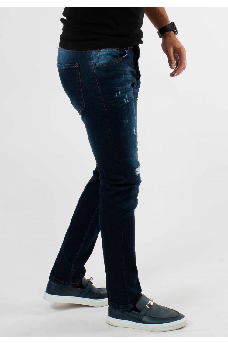 Jean bleu avec trous