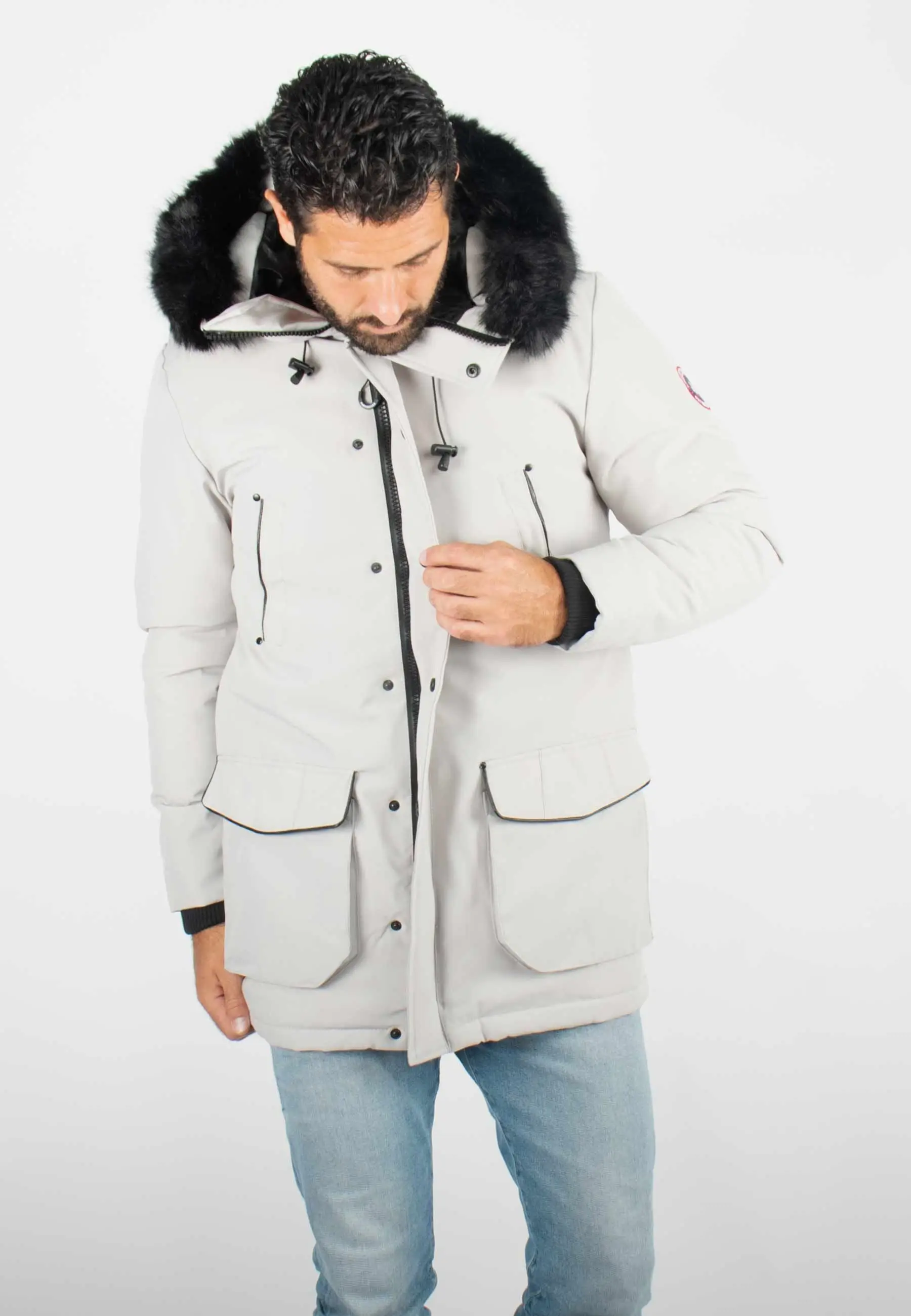 Parka Homme Hiver Grise avec Capuche en Fourrure noire – Élégance et Chaleur pour les Jours Froids