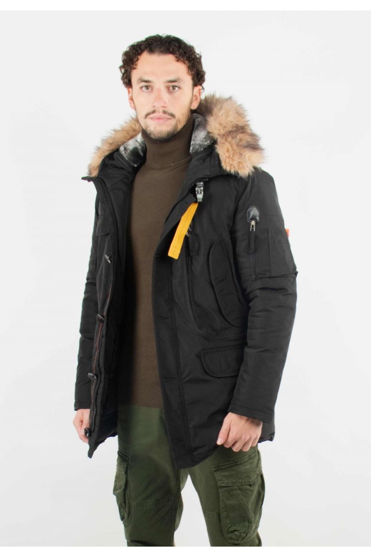 Parka noire ultra-fonctionnelle avec capuche fourrée