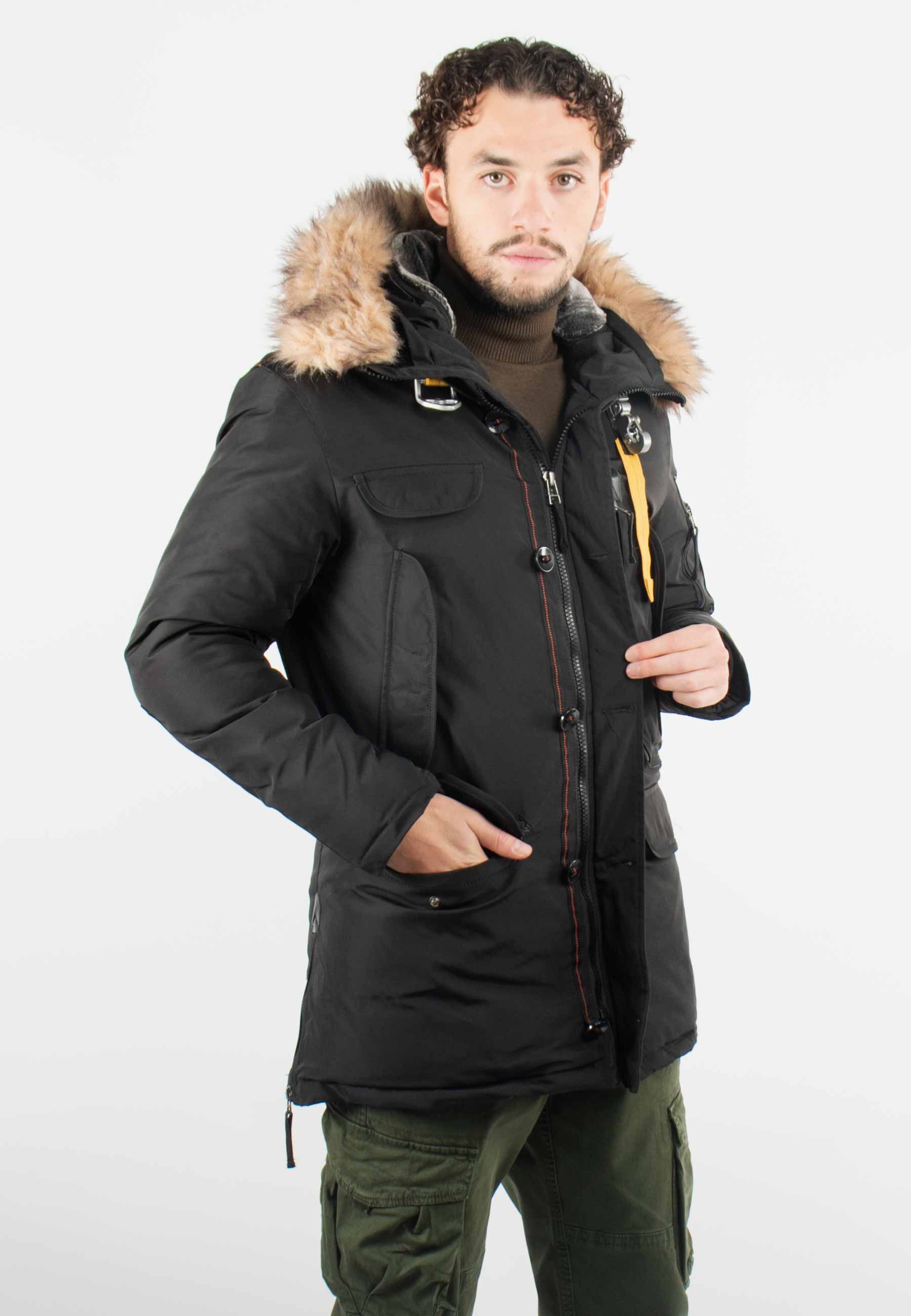 Parka noire ultra-fonctionnelle avec capuche fourrée