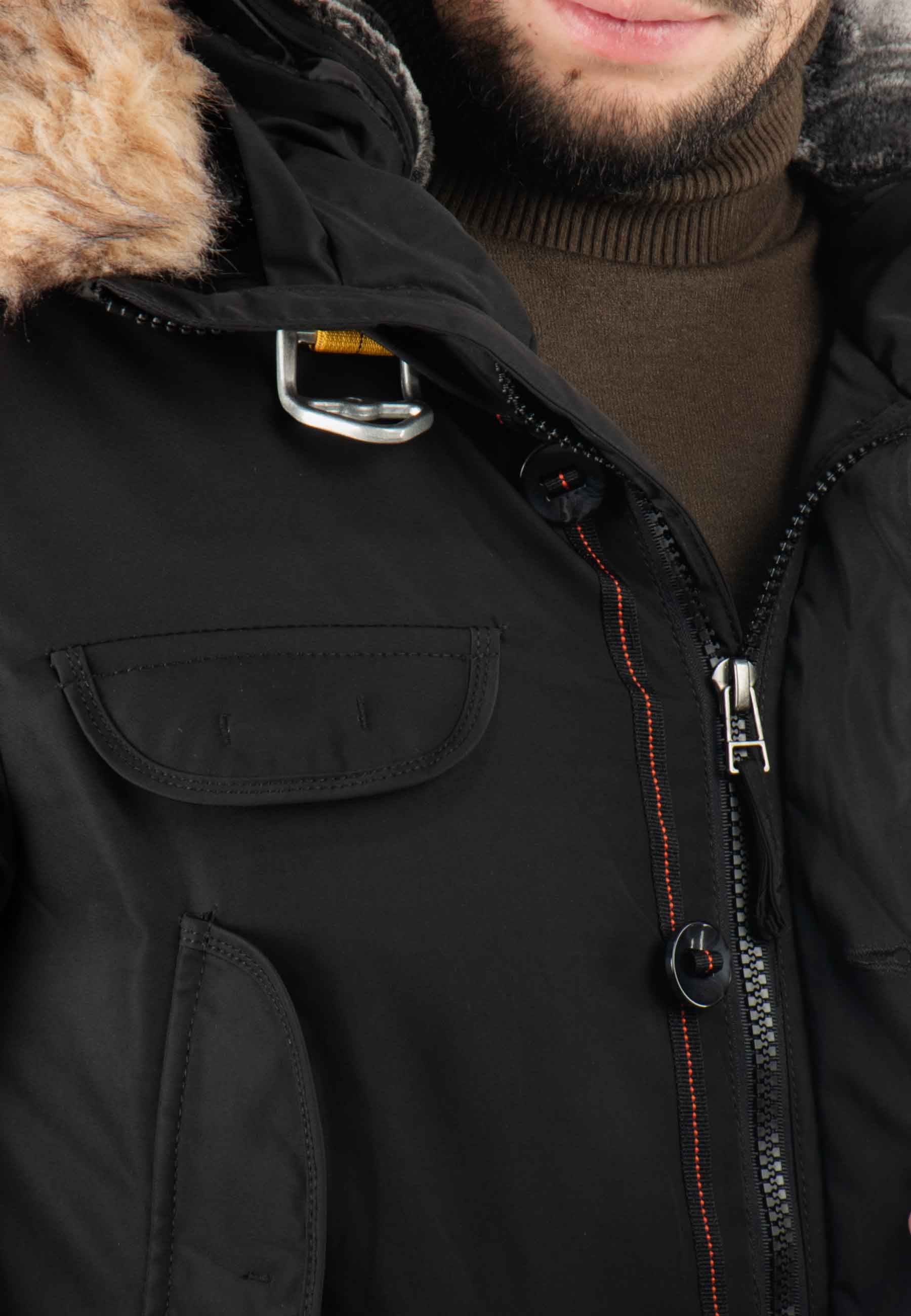 Parka noire ultra-fonctionnelle avec capuche fourrée