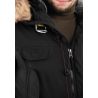 Parka noire ultra-fonctionnelle avec capuche fourrée