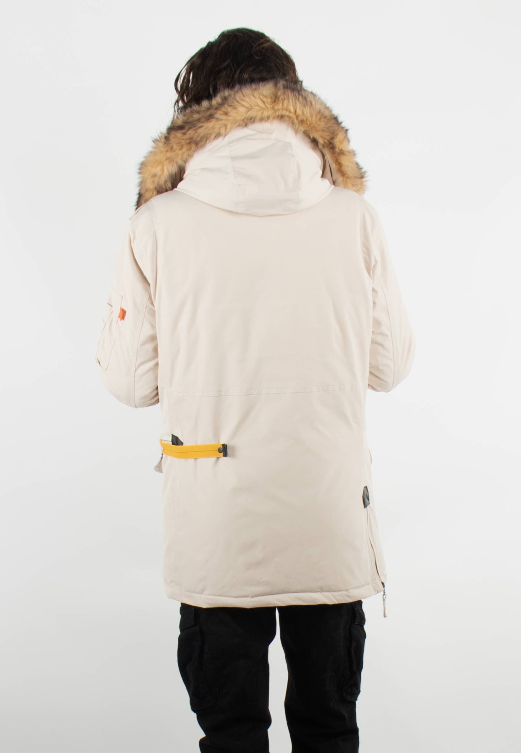 Parka beige ultra-fonctionnelle avec capuche fourrée