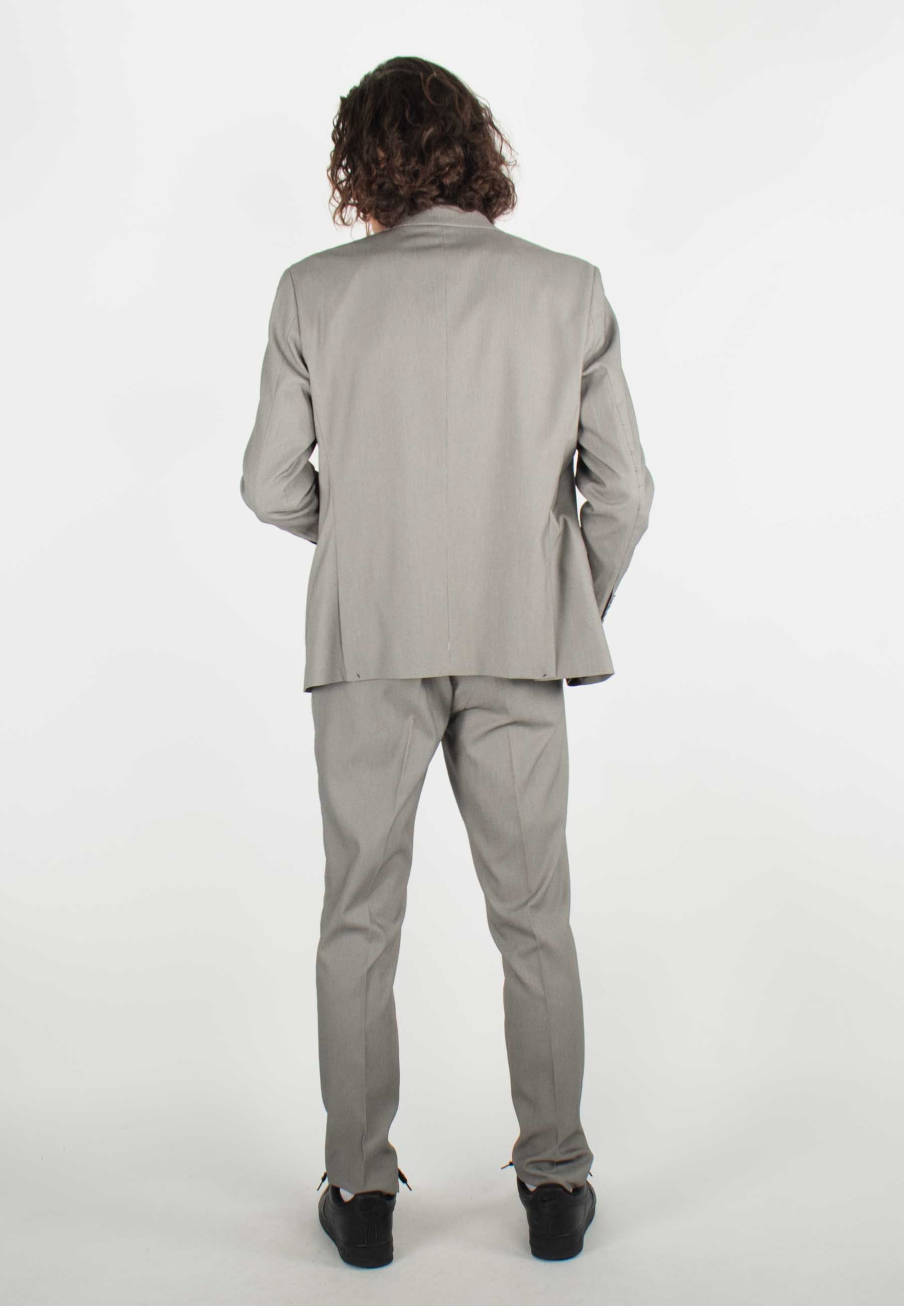 Costume homme gris moderne