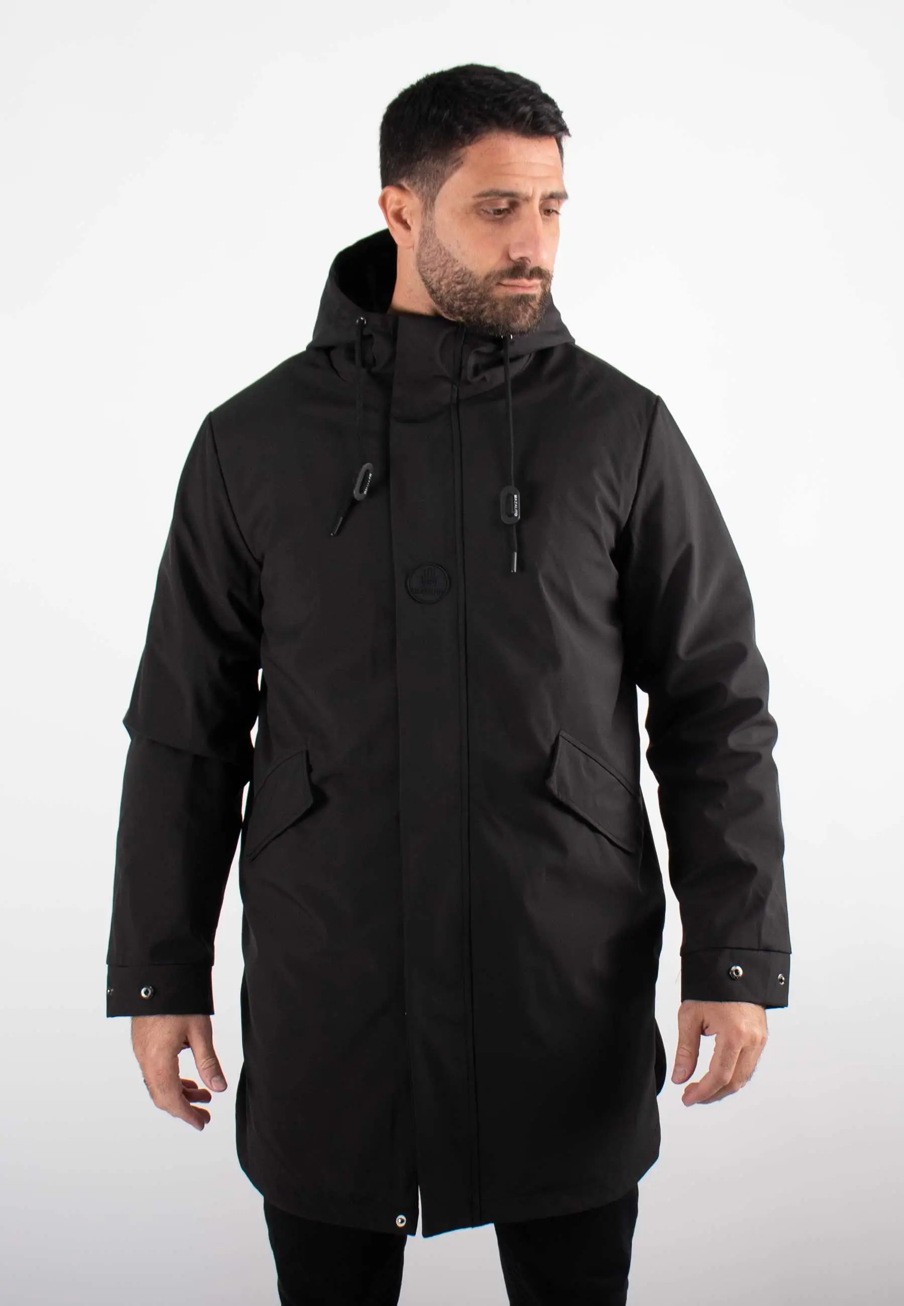 Parka Mi-Longue Homme Mazalito – Noir, Minimaliste et Élégante