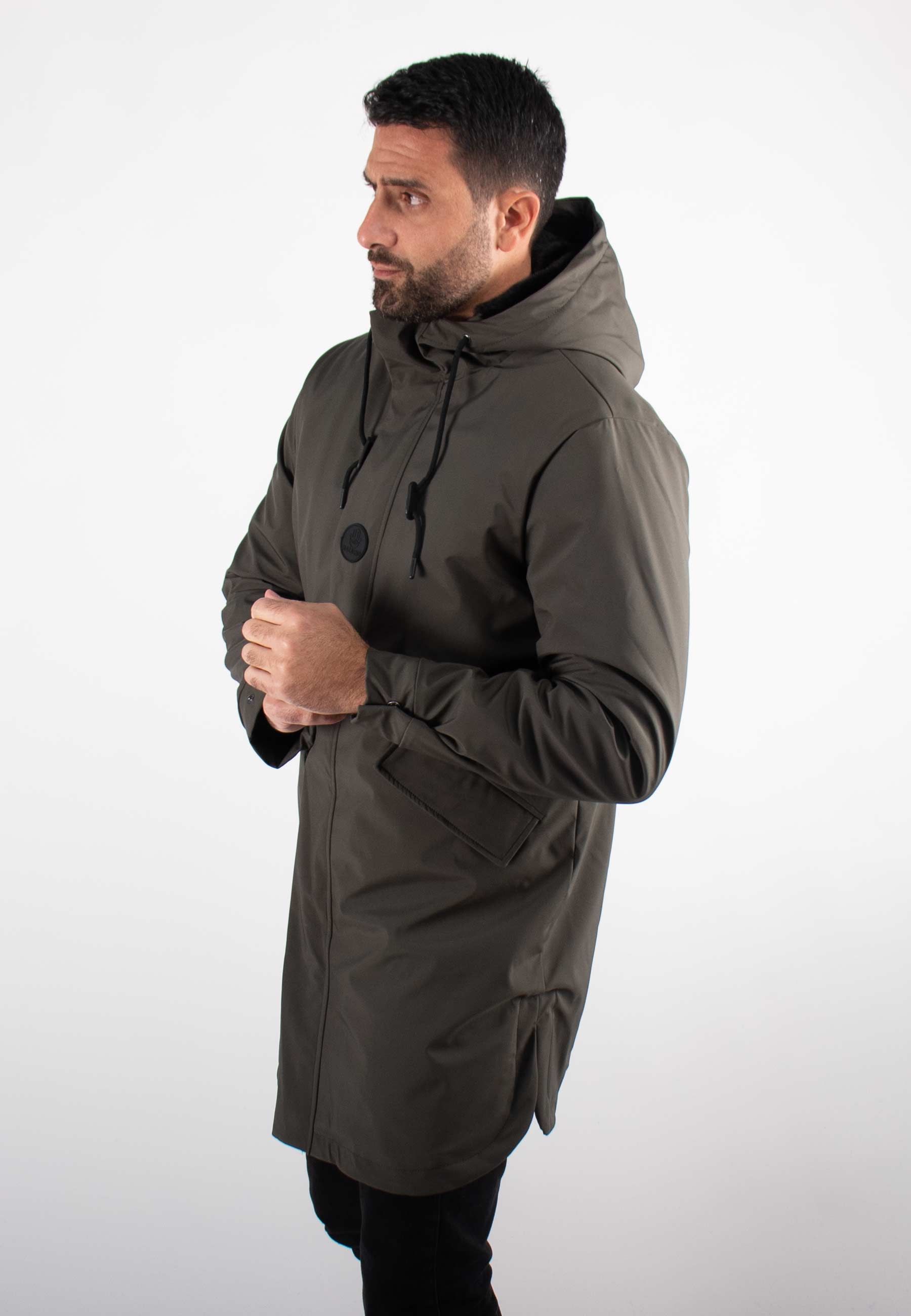 Parka Mi-Longue Homme Mazalito – Kaki, Minimaliste et Moderne