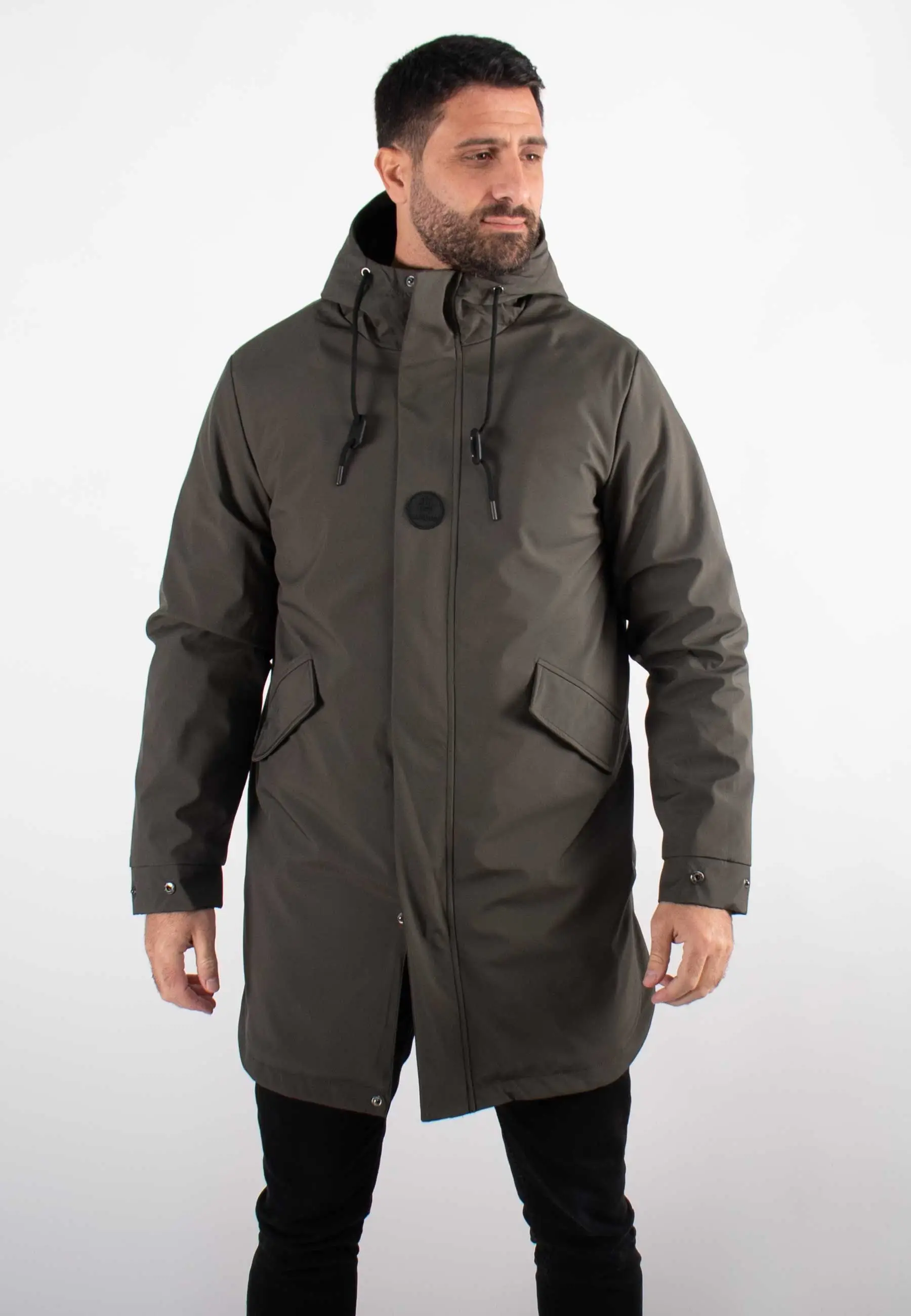 Parka Mi-Longue Homme Mazalito – Kaki, Minimaliste et Moderne