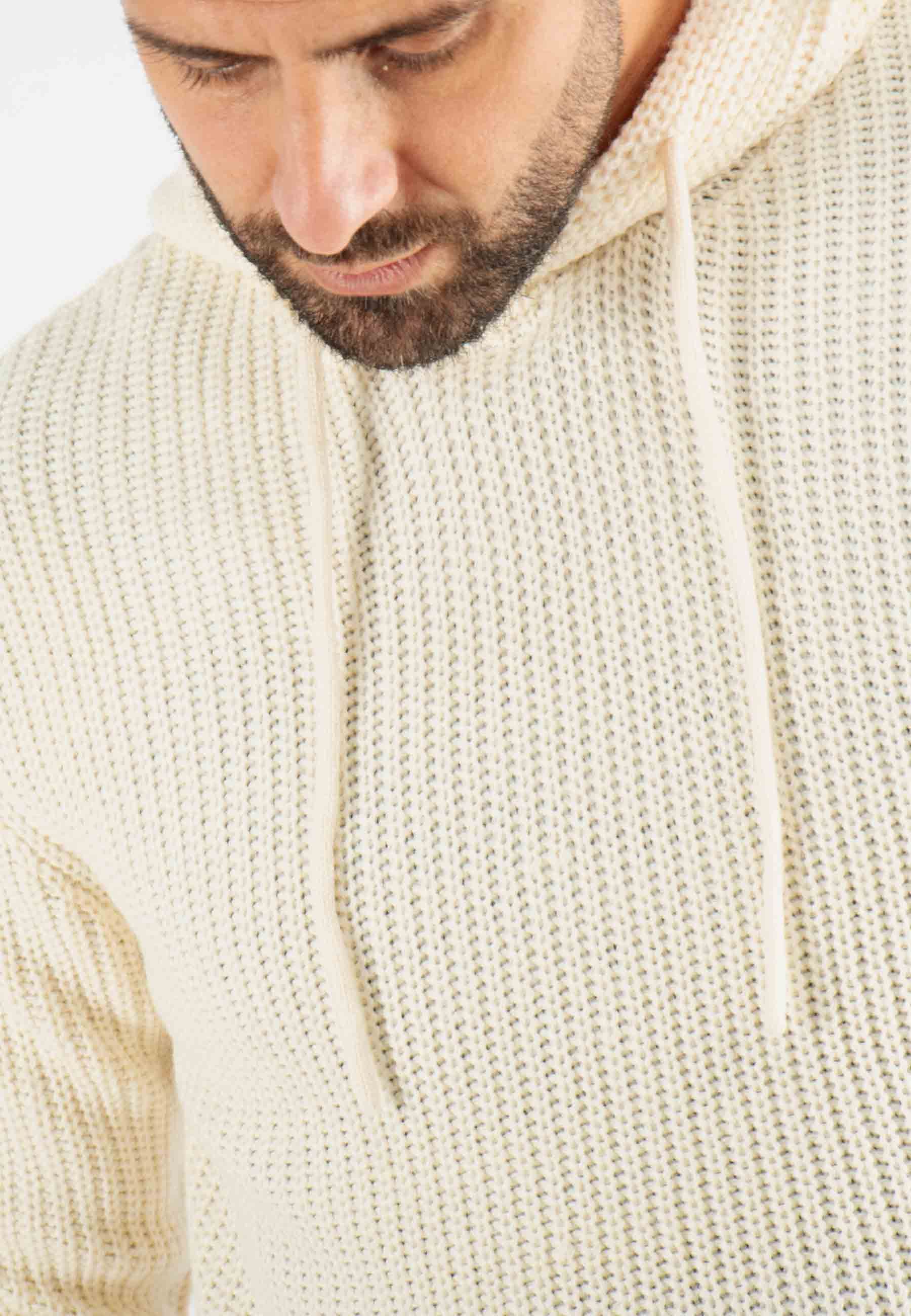 Pull à capuche en maille épaisse écru
