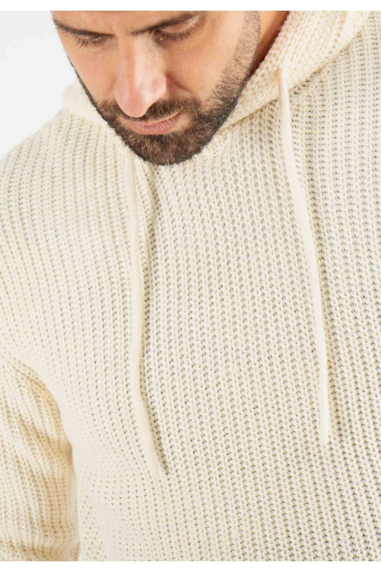 Pull à capuche en maille épaisse écru