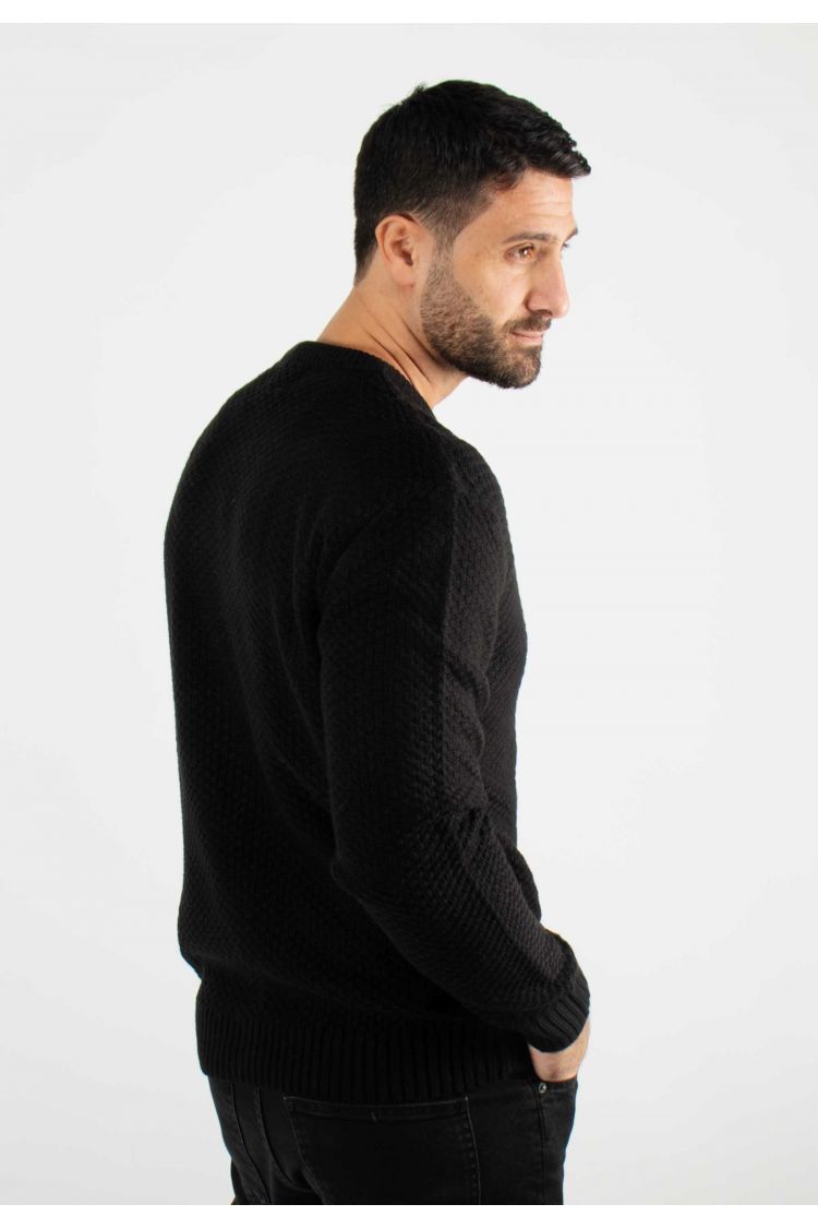 Pull torsadé col rond noir