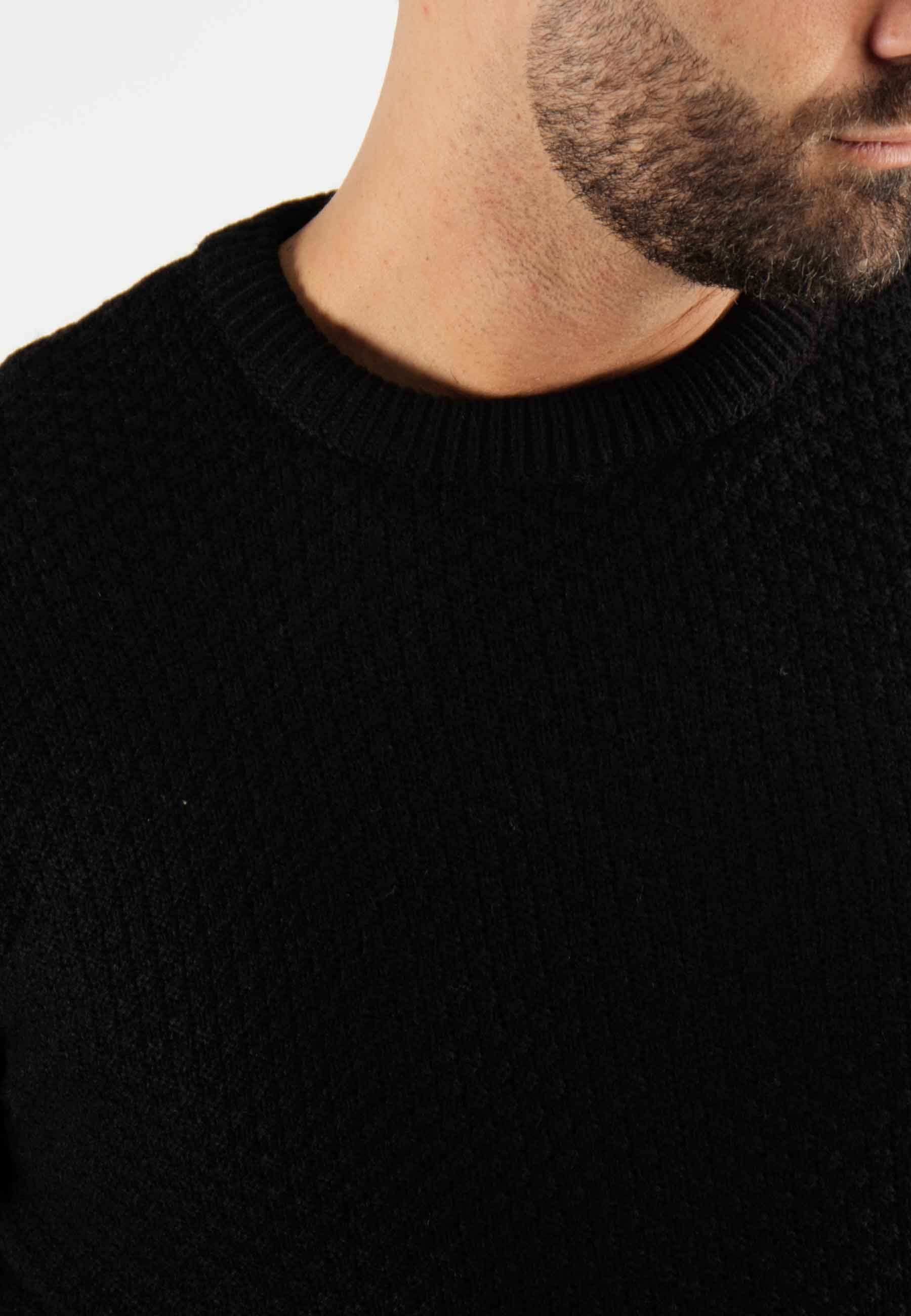 Pull torsadé col rond noir