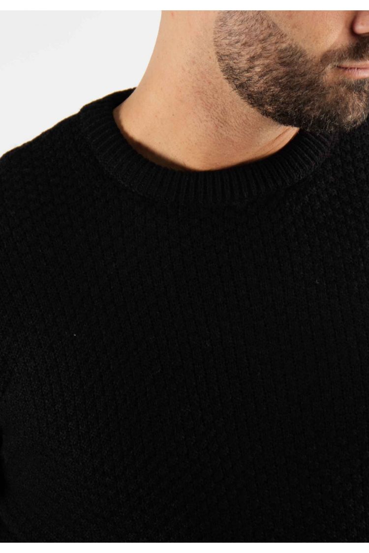 Pull torsadé col rond noir