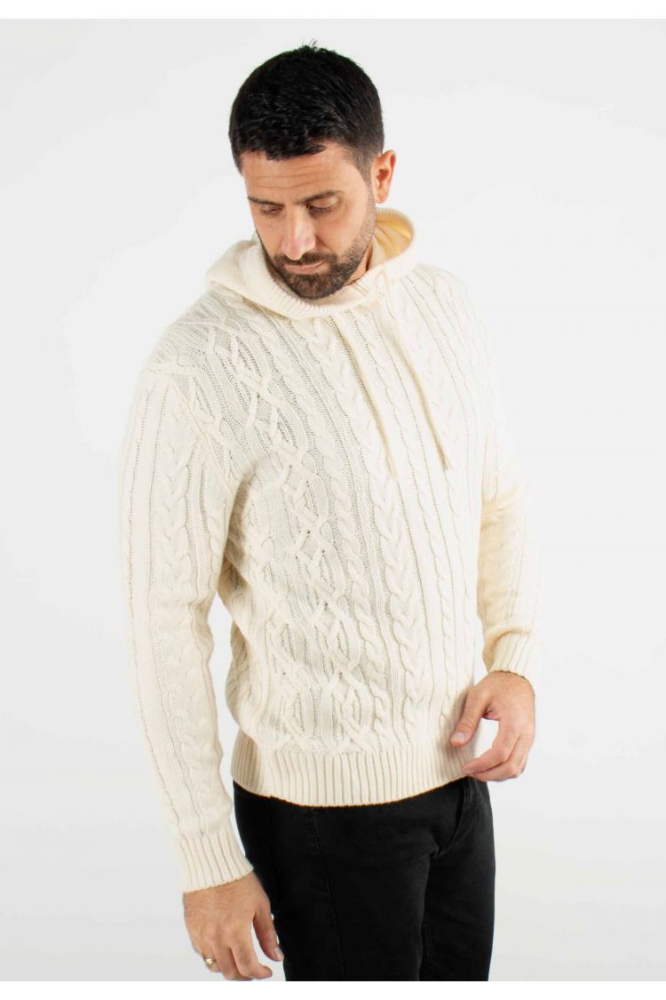 Pull torsadé avec capuche ecru