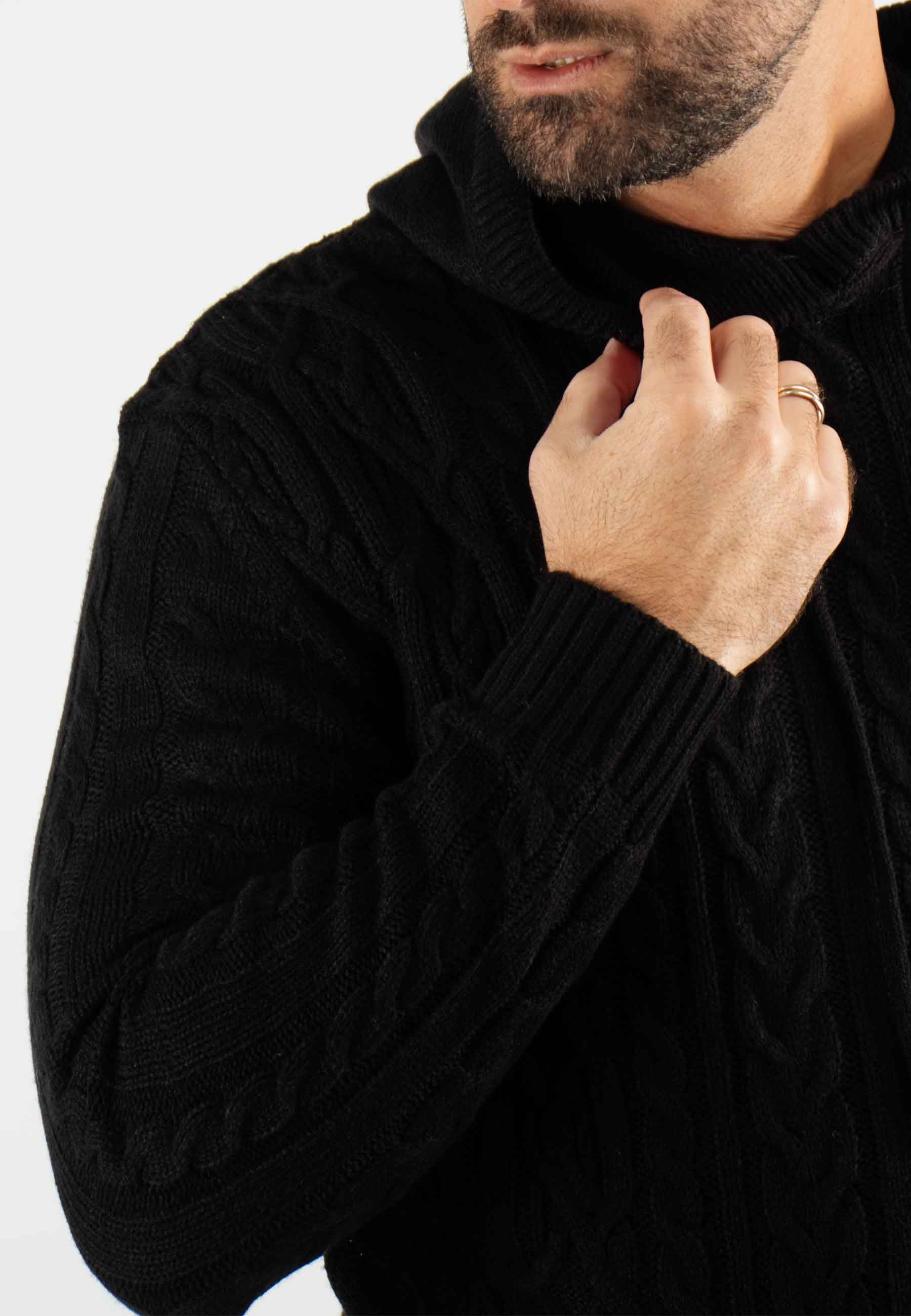 Pull torsadé avec capuche noir