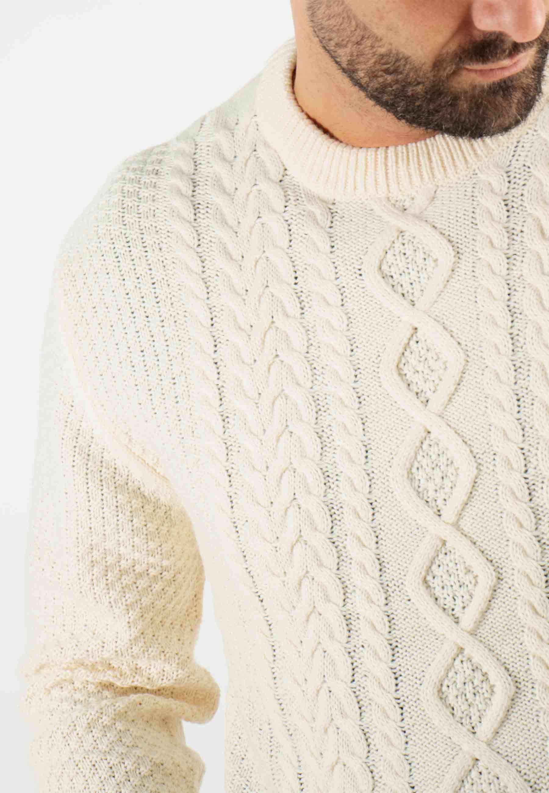 Pull torsadé col rond écru