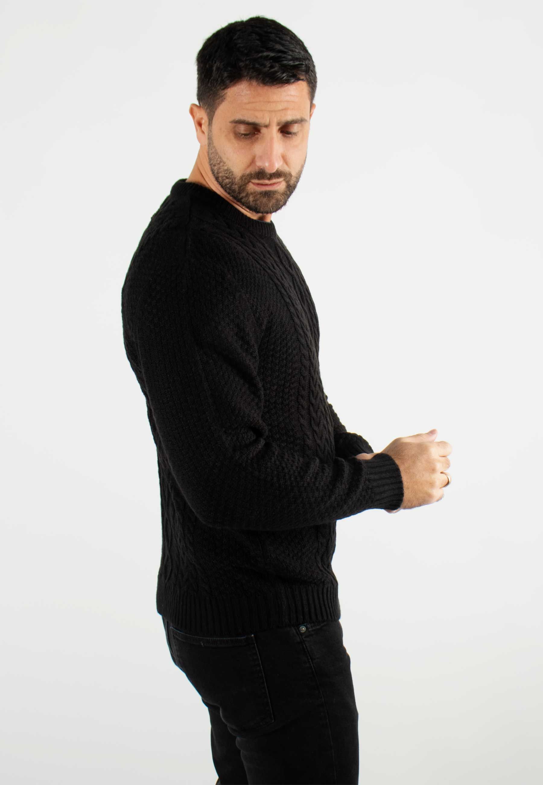 Pull torsadé col rond noir