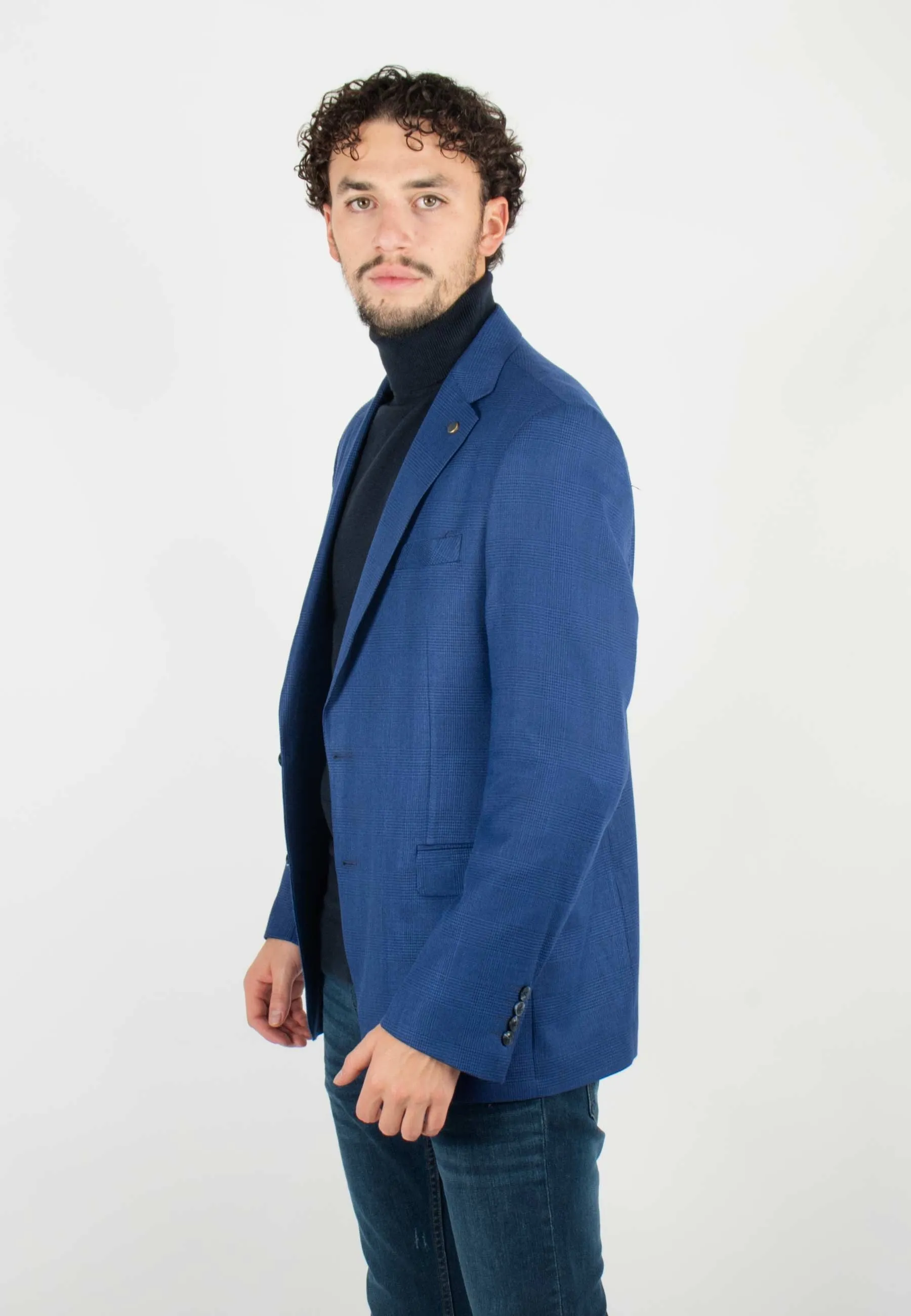 Veste de costume bleu royal à carreaux blancs discrets, chic et moderne