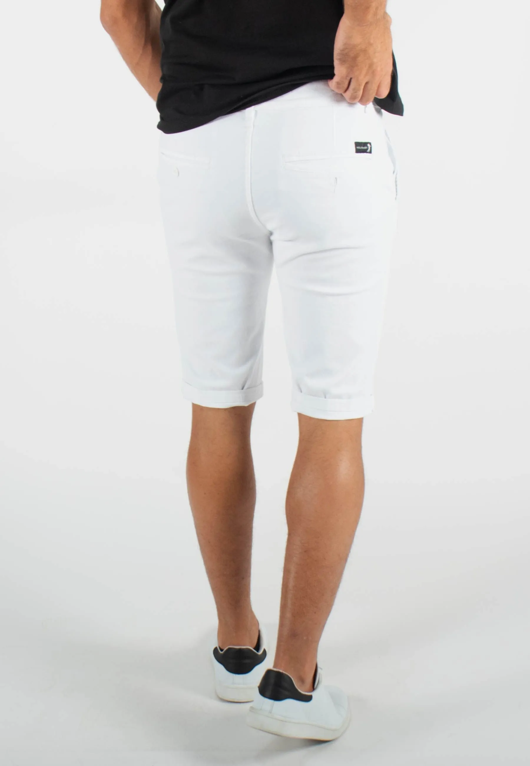 Short mi-long blanc